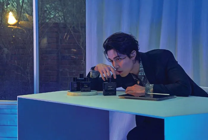 Lee Dong Wook kín đáo khoe hình thể trong loạt ảnh mới - Ảnh 11. Lee Dong Wook kín đáo khoe hình thể trong loạt ảnh mới - Ảnh 11.