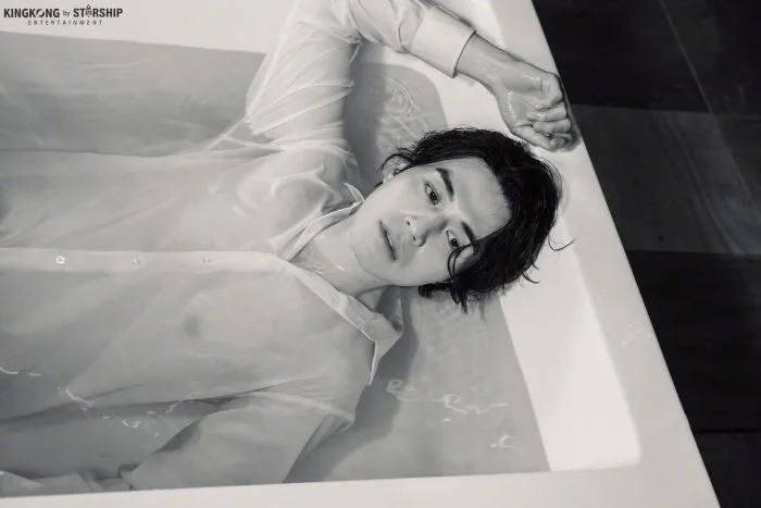 Lee Dong Wook kín đáo khoe hình thể trong loạt ảnh mới - Ảnh 13. Lee Dong Wook kín đáo khoe hình thể trong loạt ảnh mới - Ảnh 13.