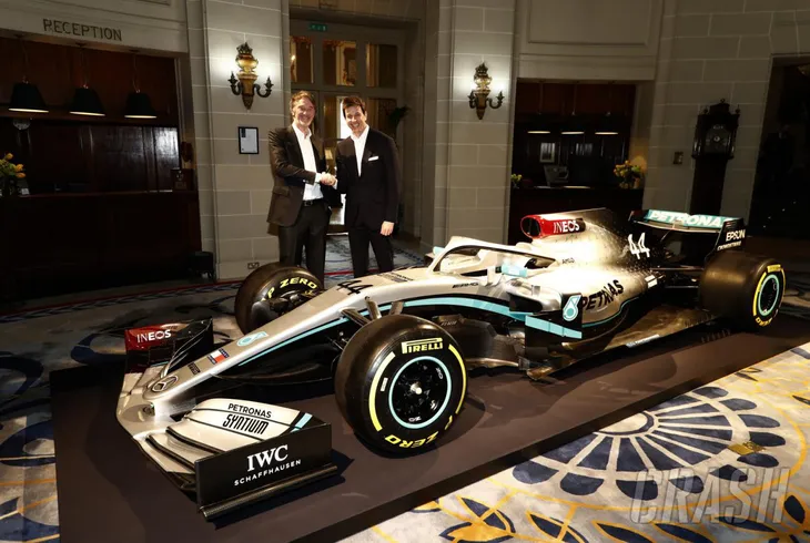 Đội đua Mercedes ra mắt mùa giải 2020: Công bố nhà tài trợ mới - Ảnh 1. Đội đua Mercedes ra mắt mùa giải 2020: Công bố nhà tài trợ mới - Ảnh 1.