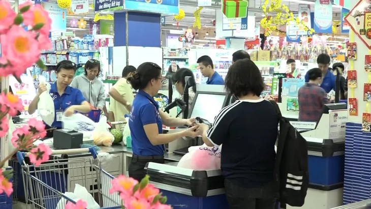 TP.HCM đảm bảo nguồn cung hàng hóa trong mùa dịch do virus Corona - Ảnh 1. TP.HCM đảm bảo nguồn cung hàng hóa trong mùa dịch do virus Corona - Ảnh 1.