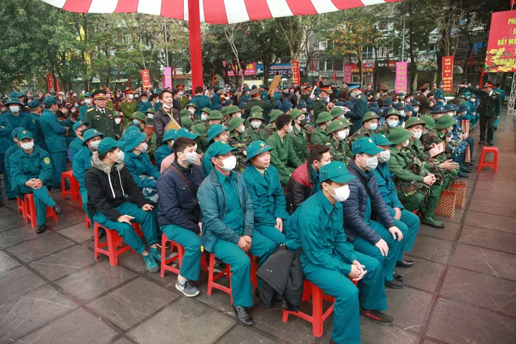 [Ảnh] Người hồ hởi, người bịn rịn ở ngày hội tòng quân Thủ đô 2020 - Ảnh 4.