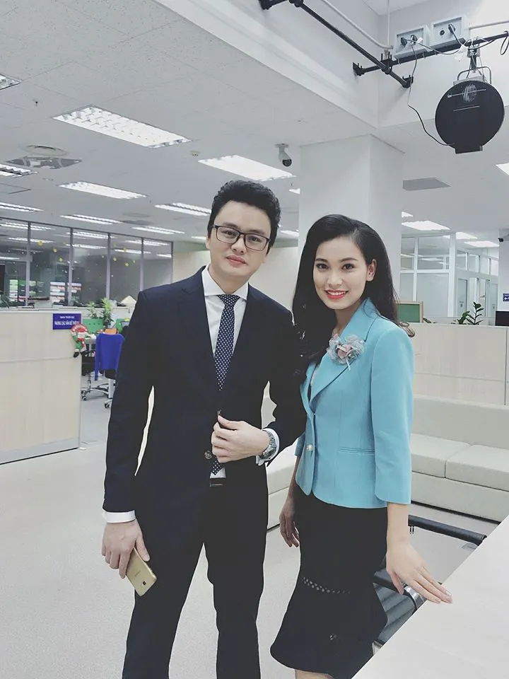 MC mới toanh của Bản tin Thời sự 19h trẻ trung trong loạt ảnh đời thường - Ảnh 18. MC mới toanh của Bản tin Thời sự 19h trẻ trung trong loạt ảnh đời thường - Ảnh 18.