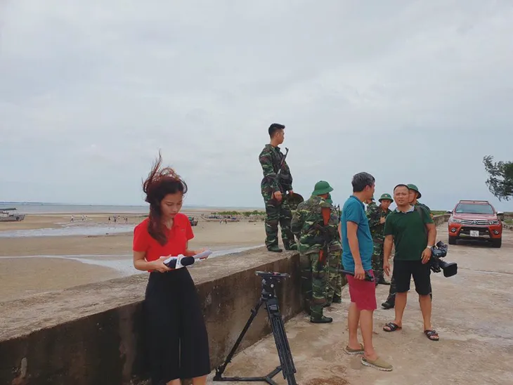 MC mới toanh của Bản tin Thời sự 19h trẻ trung trong loạt ảnh đời thường - Ảnh 16. MC mới toanh của Bản tin Thời sự 19h trẻ trung trong loạt ảnh đời thường - Ảnh 16.