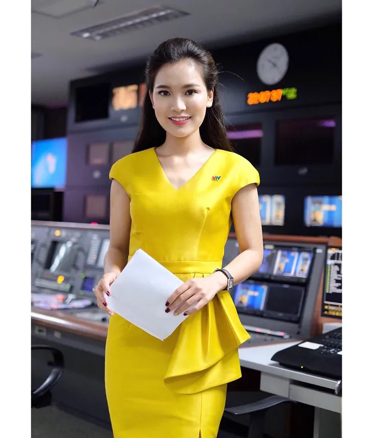 MC mới toanh của Bản tin Thời sự 19h trẻ trung trong loạt ảnh đời thường - Ảnh 19. MC mới toanh của Bản tin Thời sự 19h trẻ trung trong loạt ảnh đời thường - Ảnh 19.