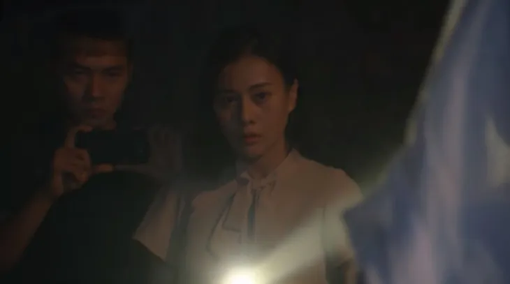 Cô gái nhà người ta - Tập 11: Khoa, Cân và Uyên lập kế vạch trần chuyện làng Yên có ma - Ảnh 1. Cô gái nhà người ta - Tập 11: Khoa, Cân và Uyên lập kế vạch trần chuyện làng Yên có ma - Ảnh 1.