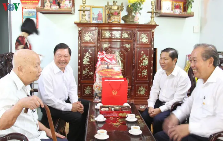 PTTg thường trực Trương Hòa Bình làm việc tại tỉnh Vĩnh Long - Ảnh 2. PTTg thường trực Trương Hòa Bình làm việc tại tỉnh Vĩnh Long - Ảnh 2.