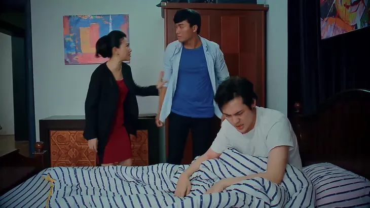 Nước mắt loài cỏ dại - Tập 25: Khang kề dao giết Việt để trả thù cho mẹ, bà Phương khẩn thiết van xin - Ảnh 1. Nước mắt loài cỏ dại - Tập 25: Khang kề dao giết Việt để trả thù cho mẹ, bà Phương khẩn thiết van xin - Ảnh 1.