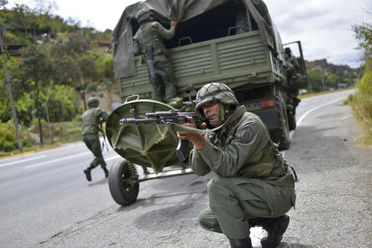 Venezuela diễn tập quân sự tại nhiều thành phố trên cả nước - Ảnh 1. Venezuela diễn tập quân sự tại nhiều thành phố trên cả nước - Ảnh 1.