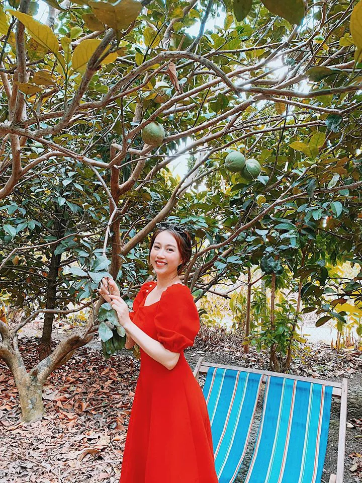 Ngắm nhan sắc đời thường của tiểu thư Cúc phim Tiệm ăn dì ghẻ - Ảnh 7. Ngắm nhan sắc đời thường của tiểu thư Cúc phim Tiệm ăn dì ghẻ - Ảnh 7.