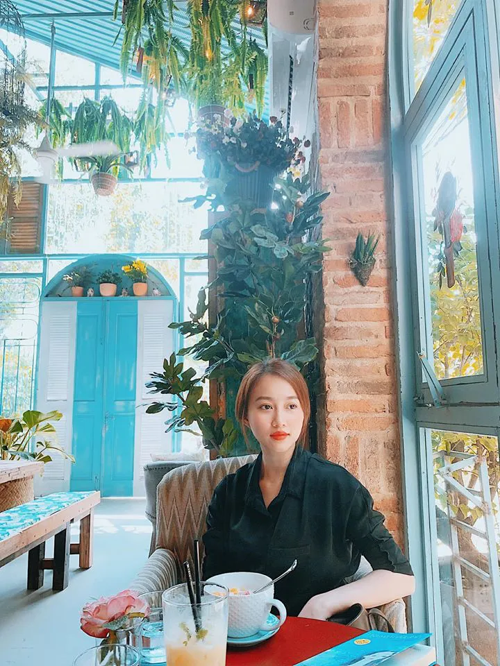 Ngắm nhan sắc đời thường của tiểu thư Cúc phim Tiệm ăn dì ghẻ - Ảnh 10. Ngắm nhan sắc đời thường của tiểu thư Cúc phim Tiệm ăn dì ghẻ - Ảnh 10.