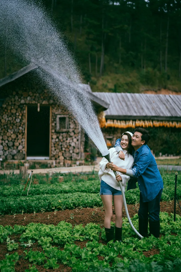 Vợ chồng Nhã Phương tình tứ trong bộ ảnh mới, quá lãng mạn - Ảnh 3. Vợ chồng Nhã Phương tình tứ trong bộ ảnh mới, quá lãng mạn - Ảnh 3.