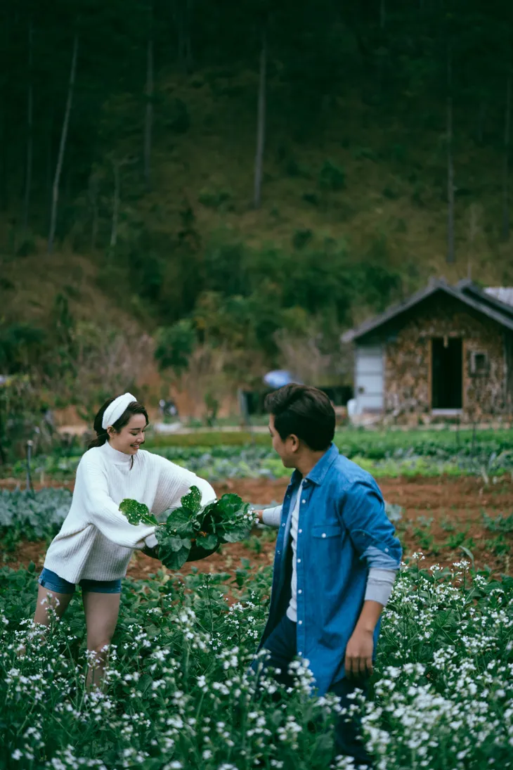 Vợ chồng Nhã Phương tình tứ trong bộ ảnh mới, quá lãng mạn - Ảnh 5. Vợ chồng Nhã Phương tình tứ trong bộ ảnh mới, quá lãng mạn - Ảnh 5.