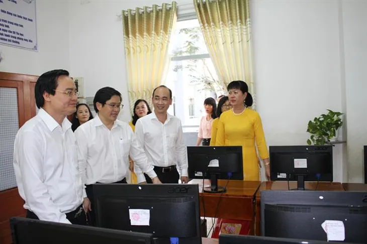Bộ trưởng Bộ GDĐT: Không để sau kỳ nghỉ dài học sinh ngại đến lớp - Ảnh 1. Bộ trưởng Bộ GDĐT: Không để sau kỳ nghỉ dài học sinh ngại đến lớp - Ảnh 1.