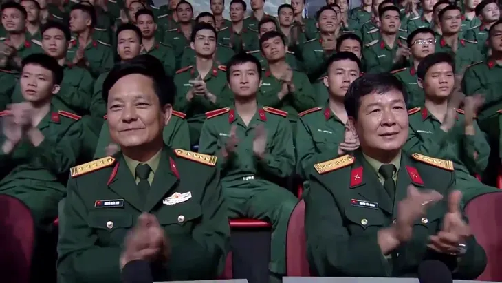 Bảo Trâm mang món quà đặc biệt đến Chiến sĩ 2020 - Ảnh 7. Bảo Trâm mang món quà đặc biệt đến Chiến sĩ 2020 - Ảnh 7.