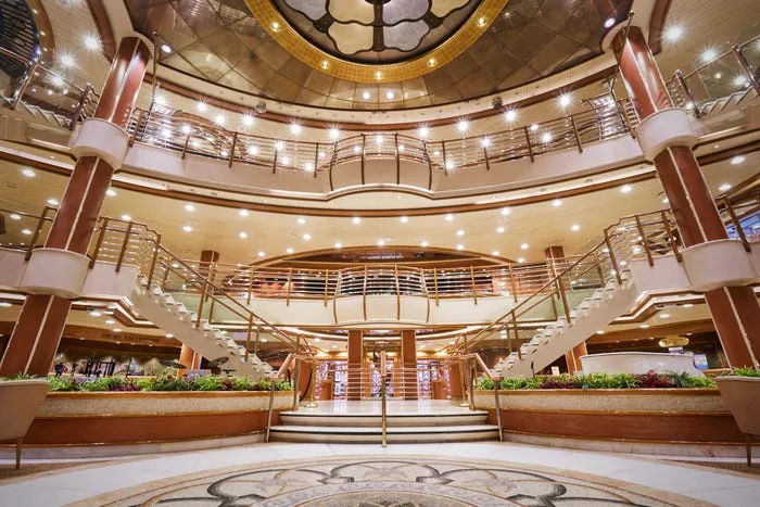 Cận cảnh cuộc sống bên trong du thuyền bị cách ly Diamond Princess - Ảnh 1. Cận cảnh cuộc sống bên trong du thuyền bị cách ly Diamond Princess - Ảnh 1.