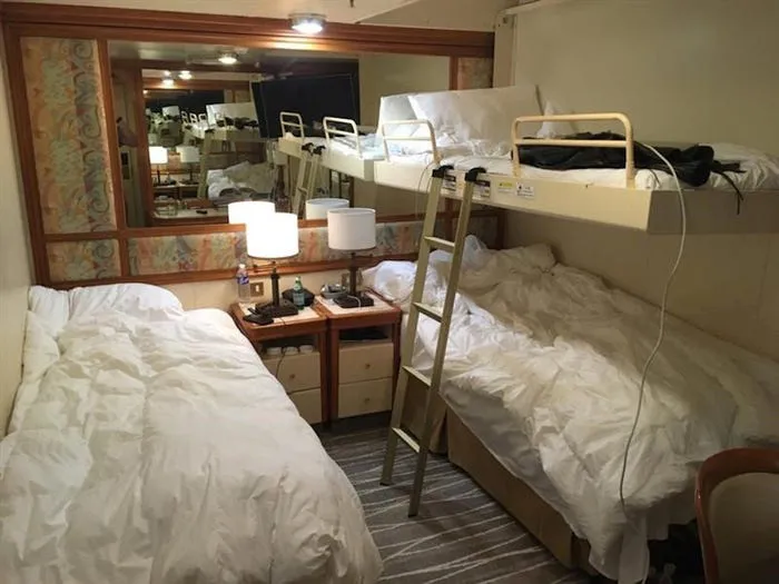 Cận cảnh cuộc sống bên trong du thuyền bị cách ly Diamond Princess - Ảnh 9. Cận cảnh cuộc sống bên trong du thuyền bị cách ly Diamond Princess - Ảnh 9.
