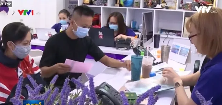 Du lịch Việt Nam đang vượt bão giữa tâm bão - Ảnh 1. Du lịch Việt Nam đang vượt bão giữa tâm bão - Ảnh 1.