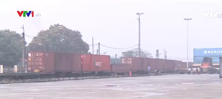 Ngành đường sắt chạy tàu chui vì vướng cơ chế - Ảnh 1. Ngành đường sắt chạy tàu chui vì vướng cơ chế - Ảnh 1.