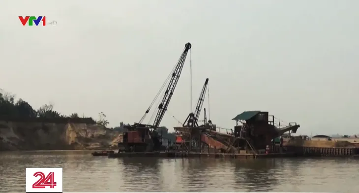 Phú Thọ: Báo động tình trạng sạt lở ven bờ sông Lô - Ảnh 1. Phú Thọ: Báo động tình trạng sạt lở ven bờ sông Lô - Ảnh 1.