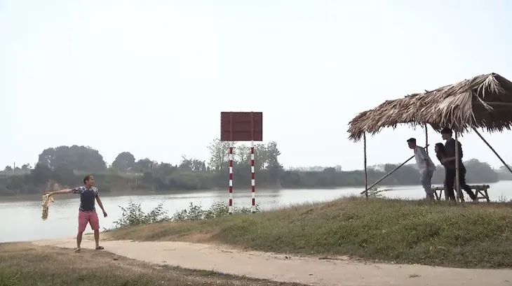 Cô gái nhà người ta - Tập 15: Bị Uyên cự tuyệt, Khoa nghĩ quẩn nhảy sông tự tử? - Ảnh 2. Cô gái nhà người ta - Tập 15: Bị Uyên cự tuyệt, Khoa nghĩ quẩn nhảy sông tự tử? - Ảnh 2.