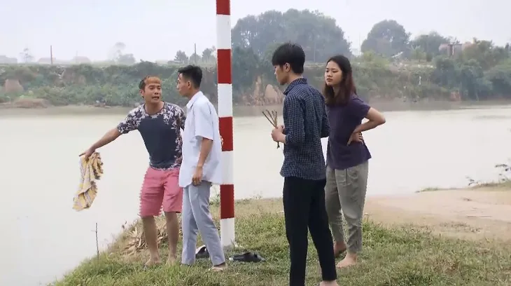 Cô gái nhà người ta - Tập 15: Bị Uyên cự tuyệt, Khoa nghĩ quẩn nhảy sông tự tử? - Ảnh 3. Cô gái nhà người ta - Tập 15: Bị Uyên cự tuyệt, Khoa nghĩ quẩn nhảy sông tự tử? - Ảnh 3.