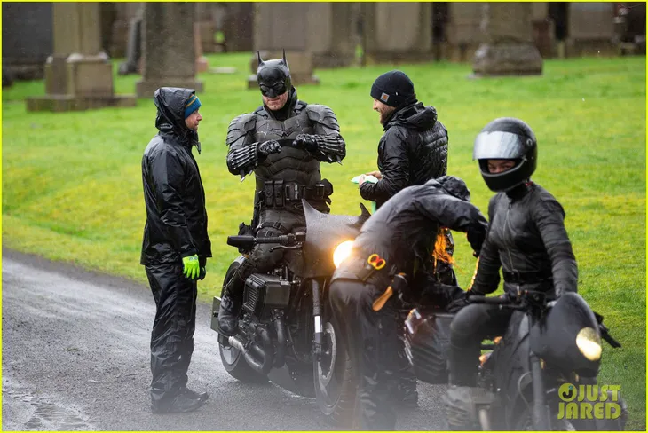 Lộ tạo hình của Batman mới Robert Pattinson - Ảnh 3. Lộ tạo hình của Batman mới Robert Pattinson - Ảnh 3.