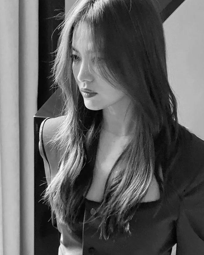 Song Hye Kyo vui vẻ xuất hiện Tuần lễ thời trang Milan - Ảnh 6. Song Hye Kyo vui vẻ xuất hiện Tuần lễ thời trang Milan - Ảnh 6.