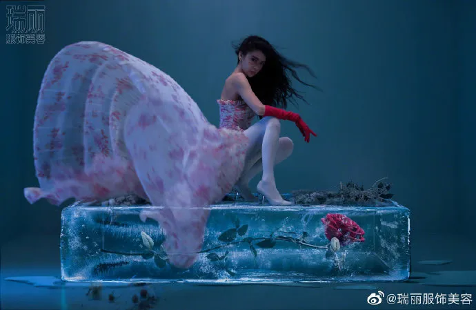 Angelababy hóa nữ thần băng đẹp tuyệt! - Ảnh 7. Angelababy hóa nữ thần băng đẹp tuyệt! - Ảnh 7.