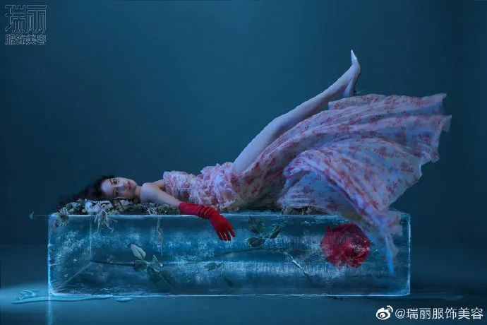 Angelababy hóa nữ thần băng đẹp tuyệt! - Ảnh 2. Angelababy hóa nữ thần băng đẹp tuyệt! - Ảnh 2.