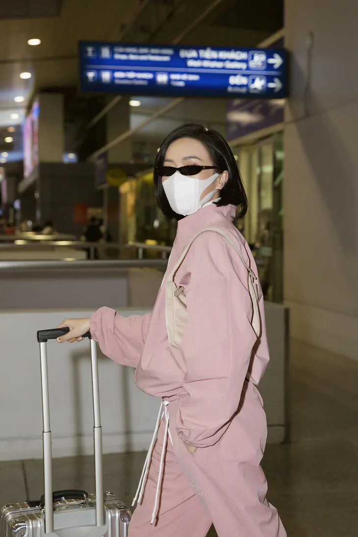 Diệu Nhi thời thượng tại sân bay, “đụng hàng” với Angelina Jolie, Kendall Jenner - Ảnh 5. Diệu Nhi thời thượng tại sân bay, “đụng hàng” với Angelina Jolie, Kendall Jenner - Ảnh 5.
