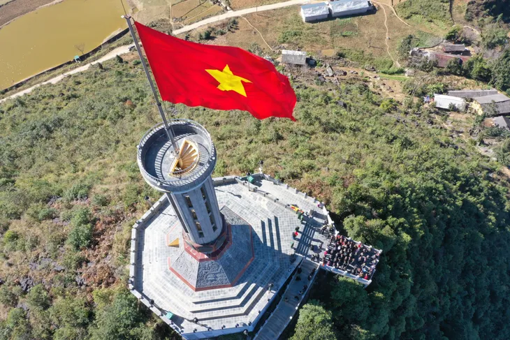 Say lòng với vẻ đẹp Hà Giang trong MV “Vì một Việt Nam” - Ảnh 3. Say lòng với vẻ đẹp Hà Giang trong MV “Vì một Việt Nam” - Ảnh 3.