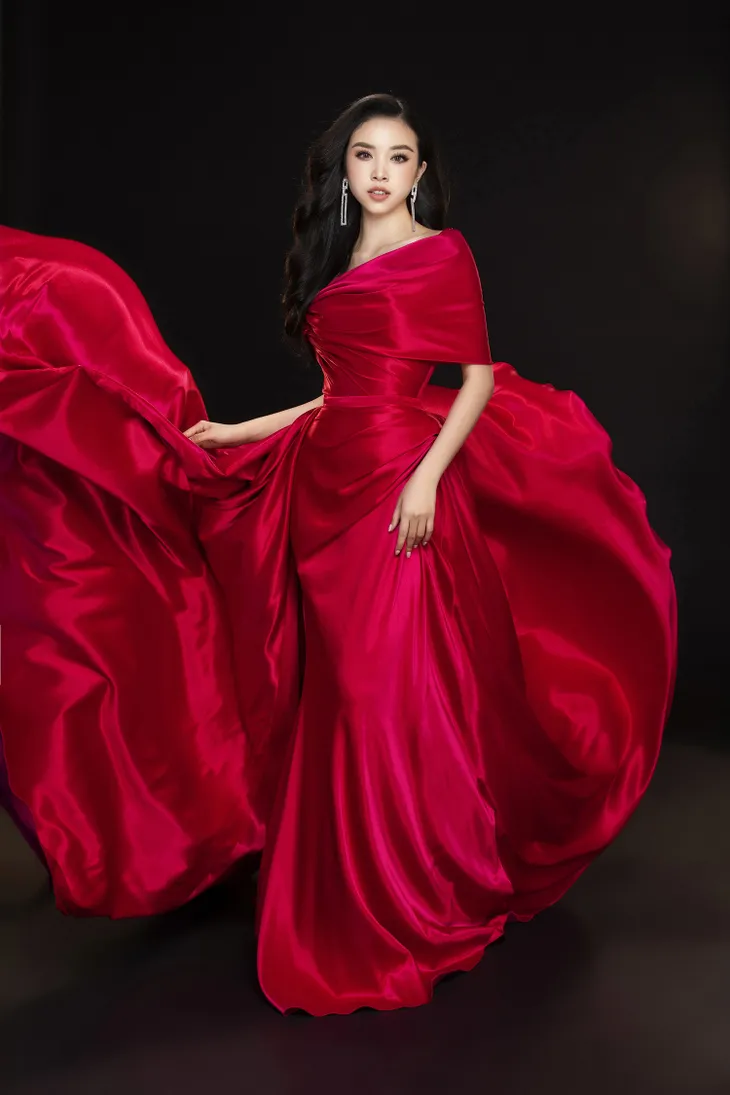 Top 3 Hoa hậu Việt Nam 2018 khoe bộ ảnh trước khi kết thúc nhiệm kỳ - Ảnh 9. Top 3 Hoa hậu Việt Nam 2018 khoe bộ ảnh trước khi kết thúc nhiệm kỳ - Ảnh 9.