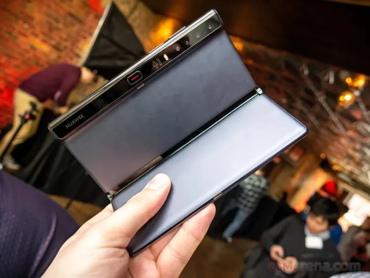 Huawei ra mắt smartphone màn hình gập Mate Xs giá 2.700 USD - Ảnh 3. Huawei ra mắt smartphone màn hình gập Mate Xs giá 2.700 USD - Ảnh 3.