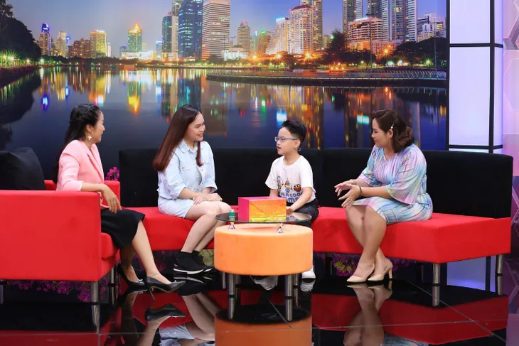 Con trai của MC Hồng Phúc làm bình luận viên - Ảnh 1. Con trai của MC Hồng Phúc làm bình luận viên - Ảnh 1.