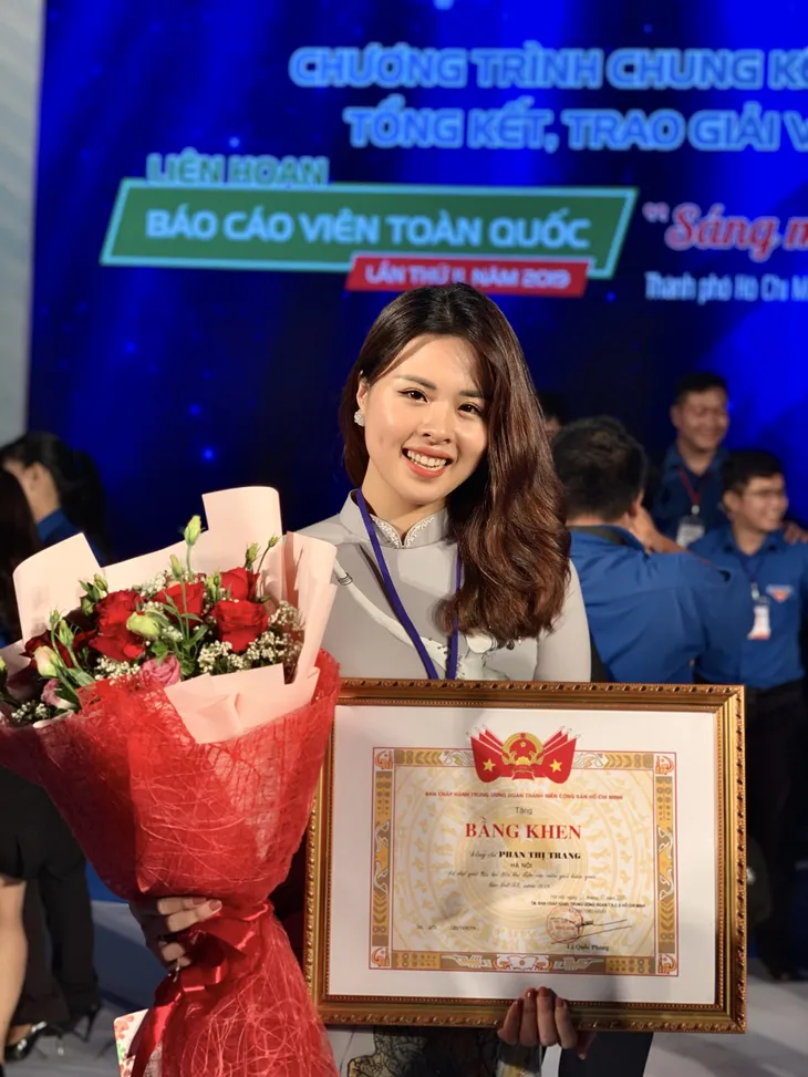 MC Phan Trang: Dù ở vai trò nào, tôi luôn cố gắng hoàn thành tốt mọi nhiệm vụ được giao - Ảnh 2. MC Phan Trang: Dù ở vai trò nào, tôi luôn cố gắng hoàn thành tốt mọi nhiệm vụ được giao - Ảnh 2.
