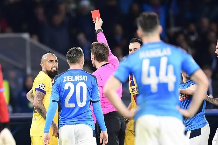Napoli 1-1 Barcelona: Trận hòa chật vật của Barcelona (Lượt đi vòng 1/8 Champions League 2019-2020) - Ảnh 4. Napoli 1-1 Barcelona: Trận hòa chật vật của Barcelona (Lượt đi vòng 1/8 Champions League 2019-2020) - Ảnh 4.