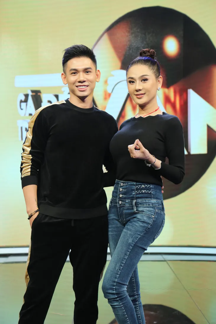 Gà đẻ trứng vàng -Tập 14: MC Thành Trung thừa nhận bị “lú lẫn” vì sắc đẹp của Lâm Khánh Chi - Ảnh 2. Gà đẻ trứng vàng -Tập 14: MC Thành Trung thừa nhận bị “lú lẫn” vì sắc đẹp của Lâm Khánh Chi - Ảnh 2.