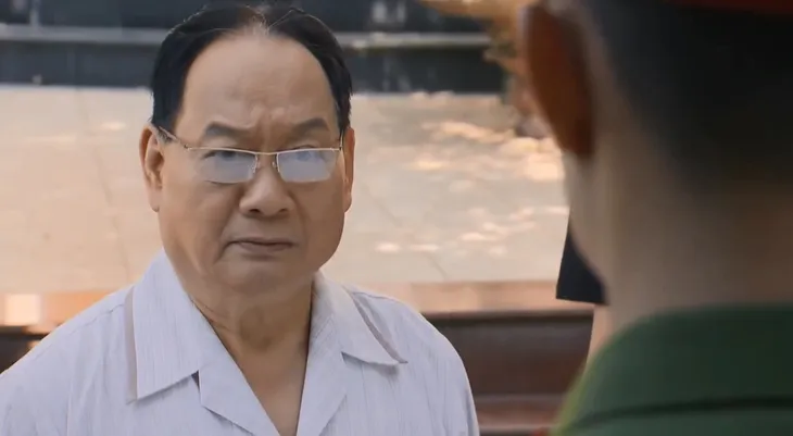 Cô gái nhà người ta - Tập 16: Cường bị công an đến nhà bắt khi Uyên tố cáo cưỡng hiếp - Ảnh 2. Cô gái nhà người ta - Tập 16: Cường bị công an đến nhà bắt khi Uyên tố cáo cưỡng hiếp - Ảnh 2.