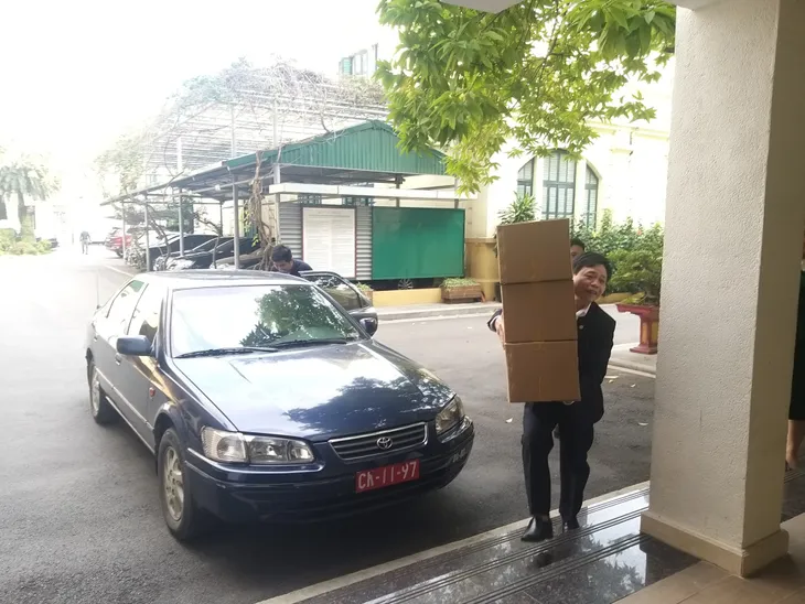 Viện Công nghệ môi trường và biến đổi khí hậu trao tặng gần 10.000 khẩu trang cho thành phố Hà Nội - Ảnh 3. Viện Công nghệ môi trường và biến đổi khí hậu trao tặng gần 10.000 khẩu trang cho thành phố Hà Nội - Ảnh 3.