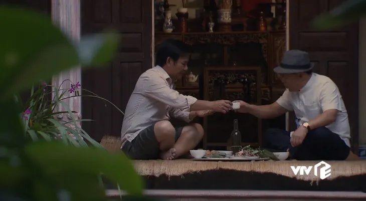 Cô gái nhà người ta - Tập 16: Ông Tài giở trò bẩn ép Uyên rút đơn tố cáo hãm hiếp - Ảnh 5. Cô gái nhà người ta - Tập 16: Ông Tài giở trò bẩn ép Uyên rút đơn tố cáo hãm hiếp - Ảnh 5.