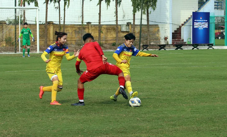 ĐT nữ Việt Nam thua đậm trước U16 nam PVF - Ảnh 1. ĐT nữ Việt Nam thua đậm trước U16 nam PVF - Ảnh 1.