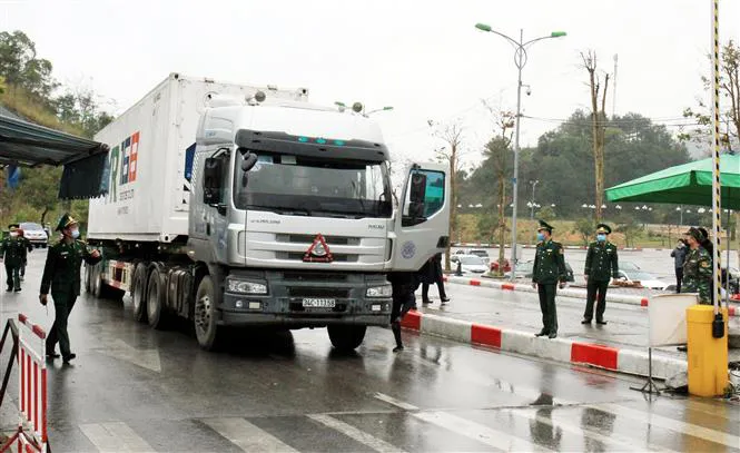 Đối phó dịch COVID-19: Đề xuất giảm giá BOT mở đường cho nông sản Việt - Ảnh 1. Đối phó dịch COVID-19: Đề xuất giảm giá BOT mở đường cho nông sản Việt - Ảnh 1.