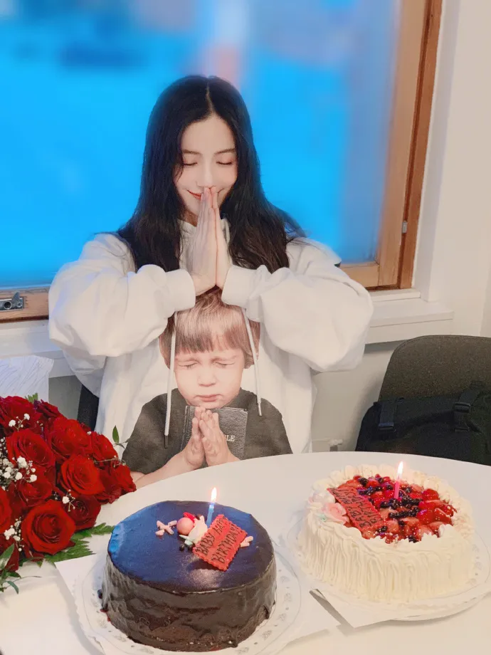 Angelababy rạng rỡ đón sinh nhật tuổi 31, Huỳnh Hiểu Minh vẫn vắng mặt - Ảnh 5. Angelababy rạng rỡ đón sinh nhật tuổi 31, Huỳnh Hiểu Minh vẫn vắng mặt - Ảnh 5.