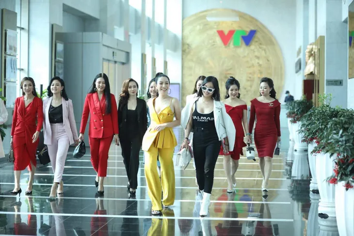 Bảo Thanh, Huyền My mở màn Những phụ nữ có gu phiên bản mới - Ảnh 3. Bảo Thanh, Huyền My mở màn Những phụ nữ có gu phiên bản mới - Ảnh 3.