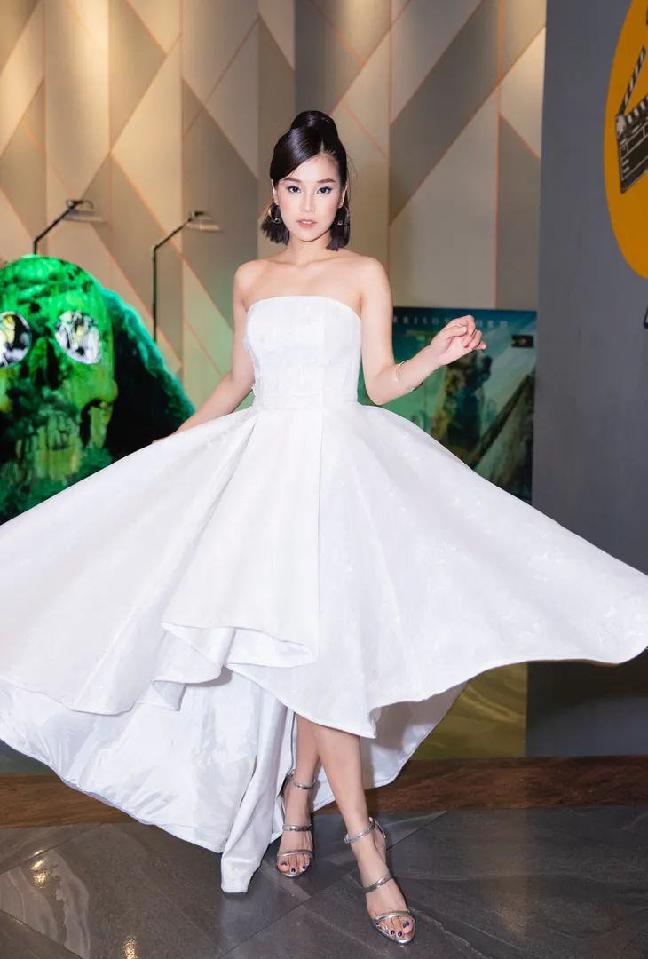 Hoàng Yến Chibi khoe vai trần gợi cảm trong ngày ra mắt phim mới - Ảnh 4. Hoàng Yến Chibi khoe vai trần gợi cảm trong ngày ra mắt phim mới - Ảnh 4.
