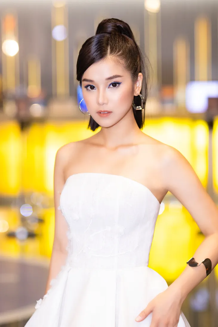 Hoàng Yến Chibi khoe vai trần gợi cảm trong ngày ra mắt phim mới - Ảnh 3. Hoàng Yến Chibi khoe vai trần gợi cảm trong ngày ra mắt phim mới - Ảnh 3.