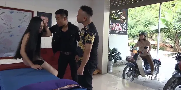 Cô gái nhà người ta - Tập 18: Bị Cường trả thù, Đào liên tục khóc vì hối hận - Ảnh 6. Cô gái nhà người ta - Tập 18: Bị Cường trả thù, Đào liên tục khóc vì hối hận - Ảnh 6.