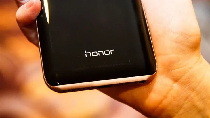 Huawei chính thức xác nhận bán con đẻ Honor - Ảnh 1. Huawei chính thức xác nhận bán con đẻ Honor - Ảnh 1.