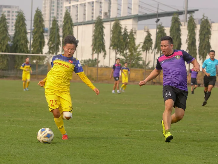 ĐT nữ Việt Nam 1-4 Đội cựu cầu thủ thế hệ SEA Games 2003: Cữ dượt cuối cùng - Ảnh 3. ĐT nữ Việt Nam 1-4 Đội cựu cầu thủ thế hệ SEA Games 2003: Cữ dượt cuối cùng - Ảnh 3.