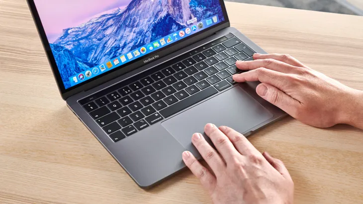 Apple bán MacBook Pro 16 inch tân trang với giá hời - Ảnh 1. Apple bán MacBook Pro 16 inch tân trang với giá hời - Ảnh 1.